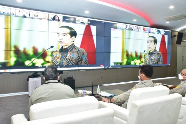 Jokowi: Tingkatkan Konsumsi Buah Lokal, Sejahterakan Petani