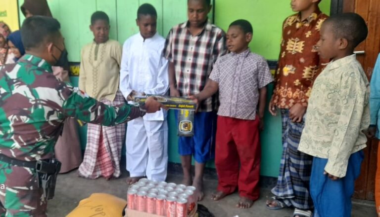 Baksos ke Pesantren, Satgas TNI  Bagi Sembako dan Sarung