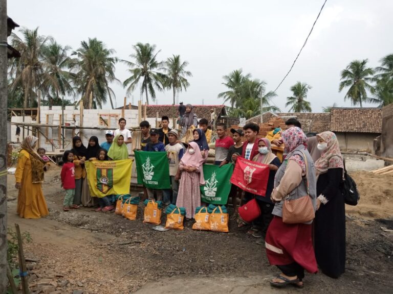 PWNA Banten Salurkan Donasi Korban Kebakaran di Nyalindung Pandeglang