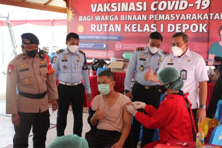 Ribuan WBP di Rutan Depok Divaksin Pakai AstraZeneca