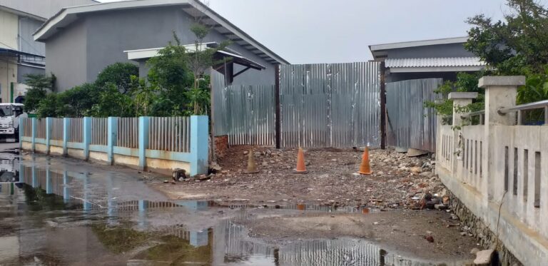 Segel Bangunan Liar di Kawasan Pelabuhan Muara Angke Dicopot