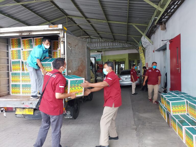 PT Jamkrindo Berikan Bantuan Paket Nutrisi dan Sembako untuk Tenaga Kesehatan