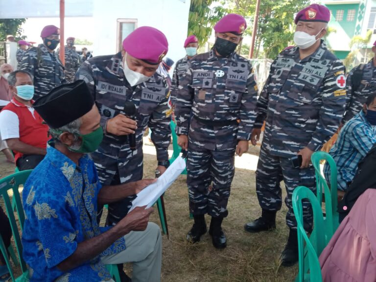 Korps Marinir Lancarkan Serbuan Vaksin di Ponpes Madiun