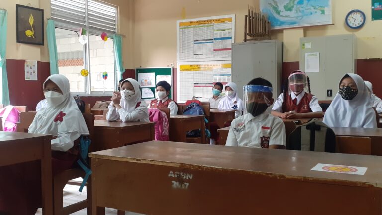 Dimulai 4 Oktober, Begini Aturan PTM Terbatas di Depok