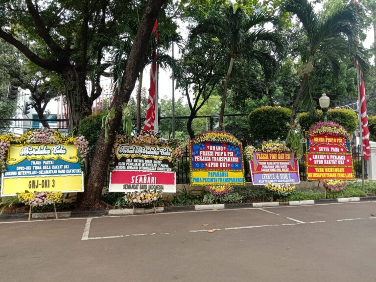 Dapat Kiriman Bunga, PDIP Makin Semangat Realisasikan Interpelasi