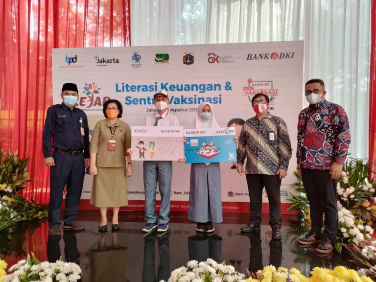 Kolaborasi Pemprov DKI dan OJK, Bank DKI Gelar Literasi Keuangan dan Vaksinasi untuk Pelajar
