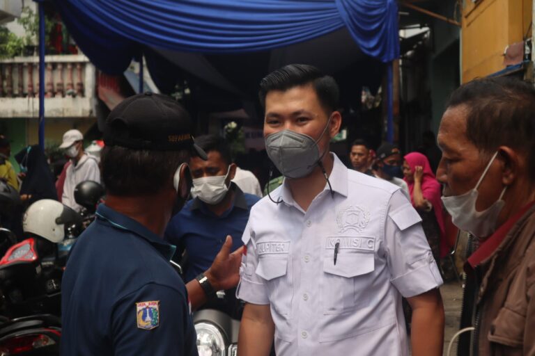 Warga Jati Pulo Curhat ke Anggota Dewan soal Pembangunan Saluran Air