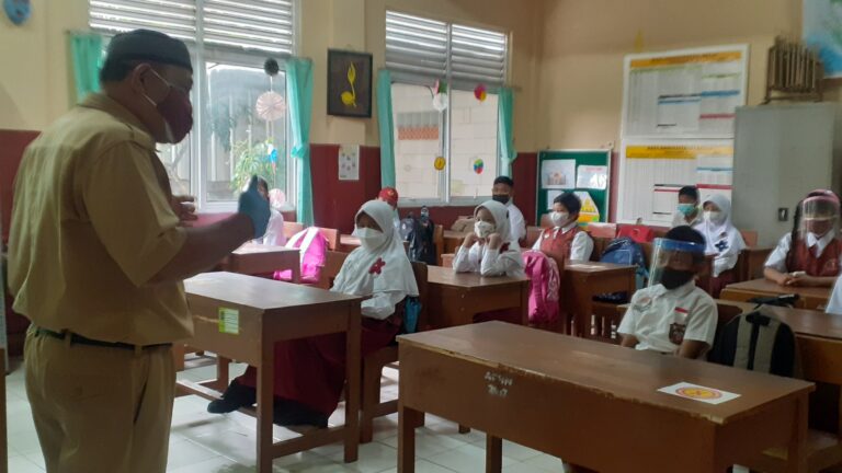 Jika Ditemukan Kasus Covid-19, PTM Terbatas di Depok akan Dihentikan