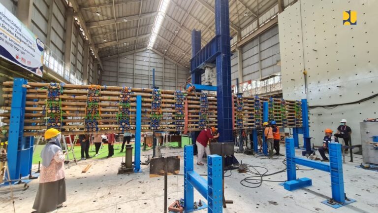 Kementerian PUPR uji Kekuatan Bambu untuk Konstruksi Tol Semarang-Demak