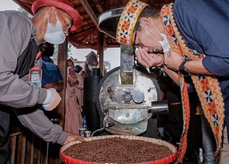 Sandiaga Optimis Kampung Kopi di Rigis Jaya Bangkitkan Ekonomi