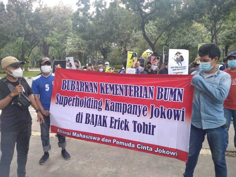 Tuntut Kementerian BUMN Dibubarkan, Pendemo Ingatkan Kampanye Superholding Jokowi