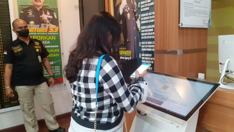 Masuk Kantor Kejari Depok Wajib Pakai Aplikasi PeduliLindungi