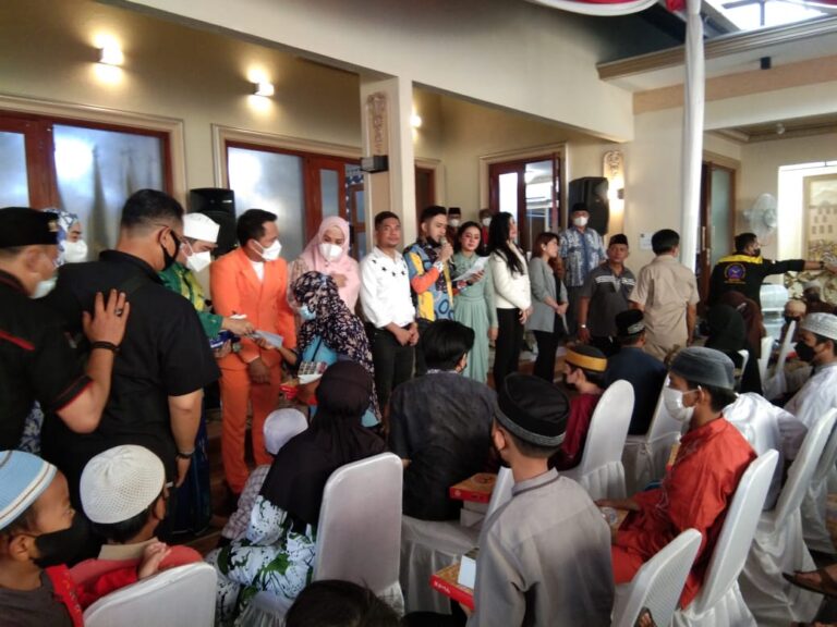 Adi Kurnia Politisi Gerindra DKI Ajak 500 Anak Yatim Doa Bersama Agar Pandemi Berakhir