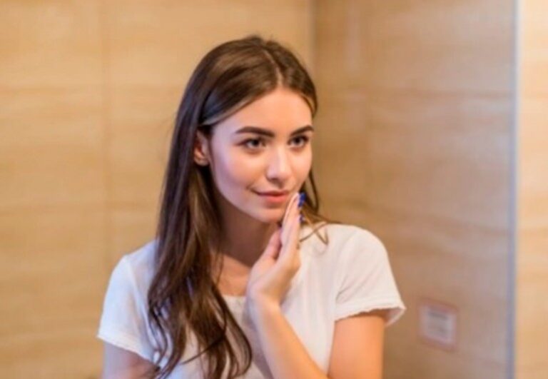 7 Manfaat Skincare Bagi Kesehatan Mental