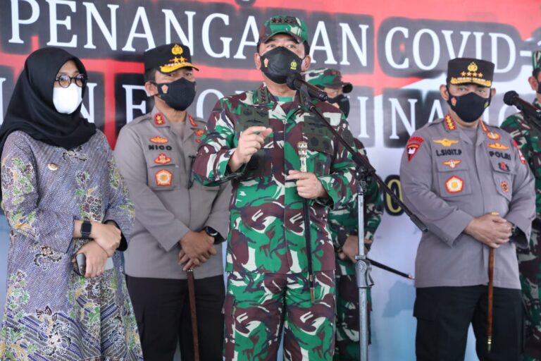 Panglima TNI Tinjau Vaksinasi 1.600 Orang di RSNU Mangir Banyuwangi
