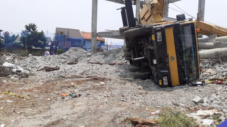 Sempat Minta Dihentikan, Proyek di Lokasi Crane Jatuh Tetap Dilanjutkan