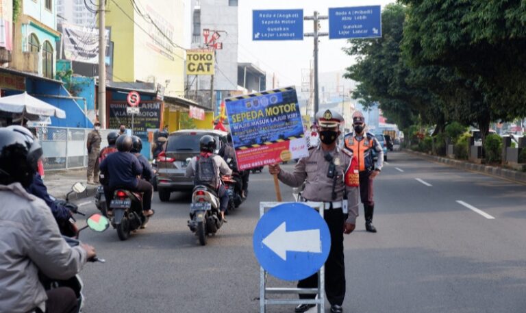 Pengendara Roda Dua di Depok Diimbau Gunakan Jalur Lambat