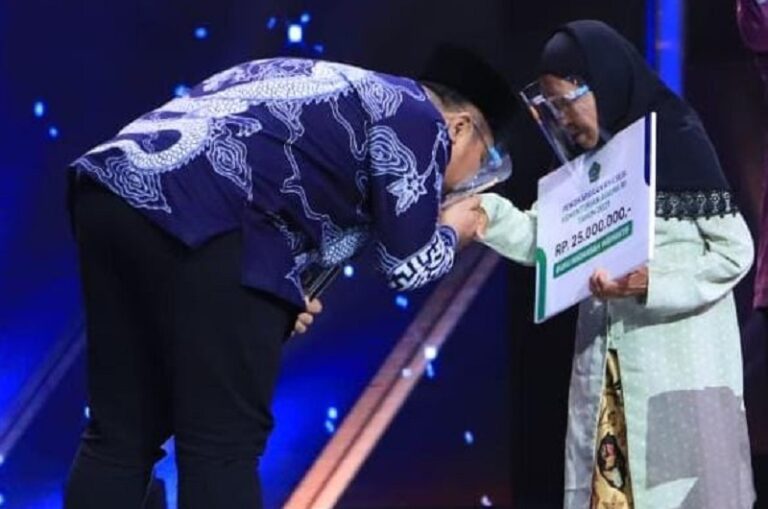 Kado Dedikasi, Kemenag Rehab Madrasah Tempat Ngajar Neneh Hasanah