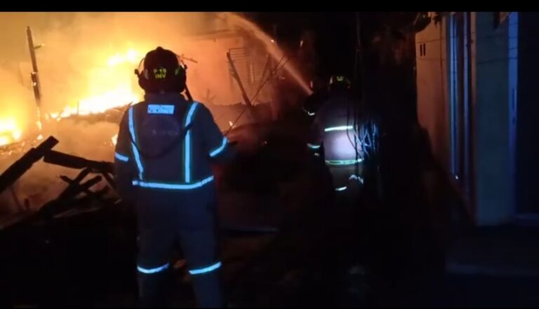 Pabrik Kerupuk di Depok Terbakar, Tiga Orang Terluka