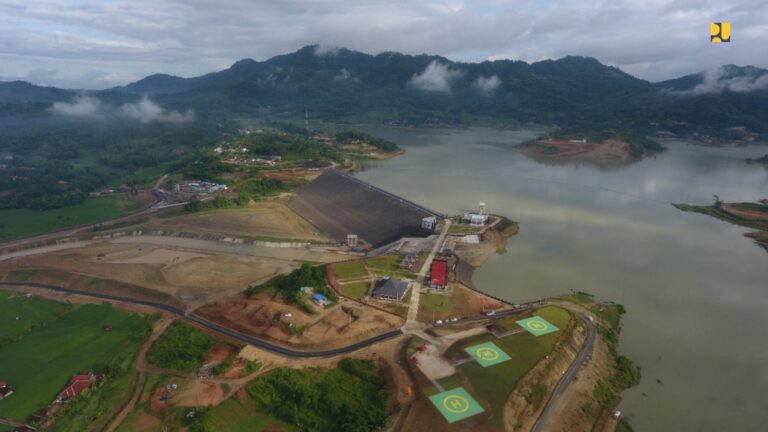 Resmikan Bendungan Pidekso, Jokowi: Waduk adalah Kunci