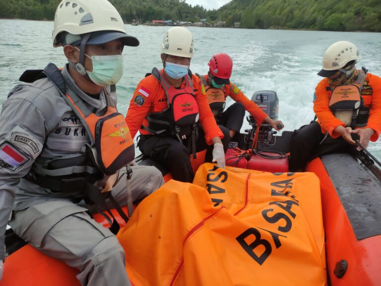 Bakamla Evakuasi Korban Hilang saat Mancing di Perairan Pemangkat