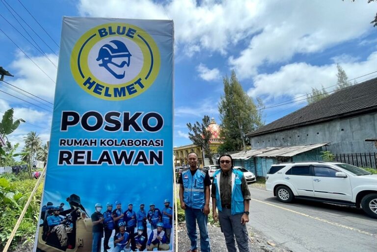 Partai Gelora Turunkan Relawan Bantu Makanan Ternak Pengungsi Semeru