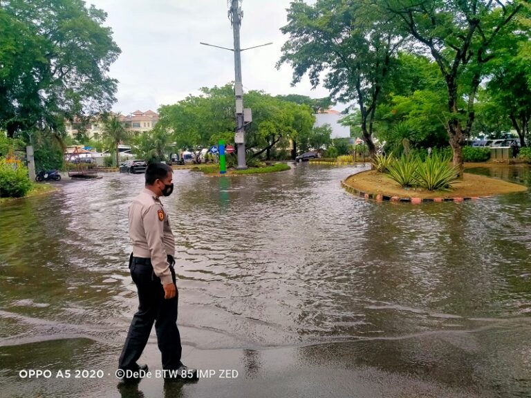 Pesisir Jakarta Diterjang Banjir Rob, 39 RT Terendam Hingga 80 cm