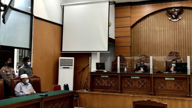 Gegara Sakit, Sidang Terdakwa Yahya Waloni Ditunda