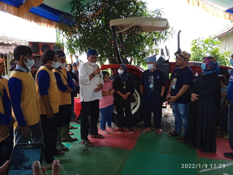 Salurkan Bantuan Alsintan, Ketua GP Nasdem Harap Petani Subang Sejahtera