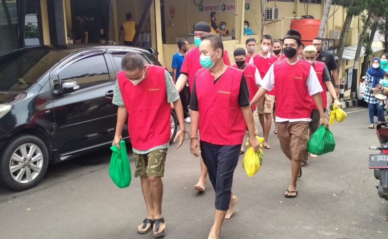 Dikawal Ketat, Puluhan Tahanan Kejari Depok Dipindahkan ke Hotel Prodeo