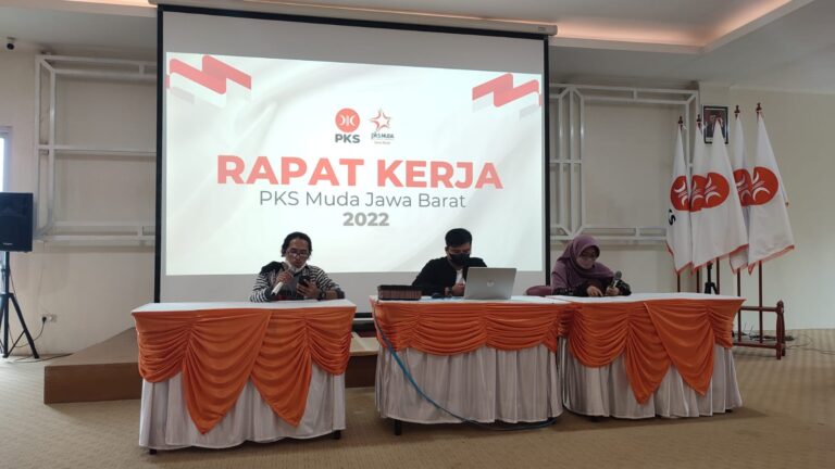 Tumbuhkan Semangat Baru, PKS Muda Jabar Lakukan Raker