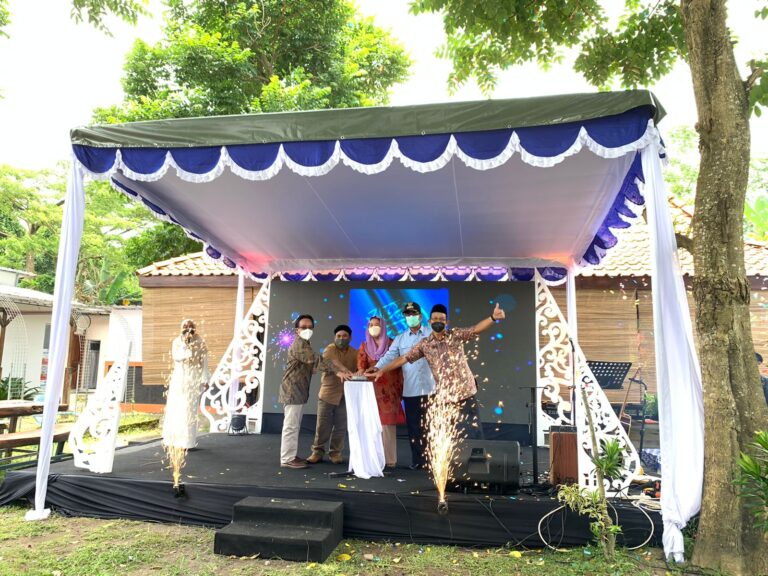 Santriwati Jadi Penggerak Ekonomi Digital dari Desa
