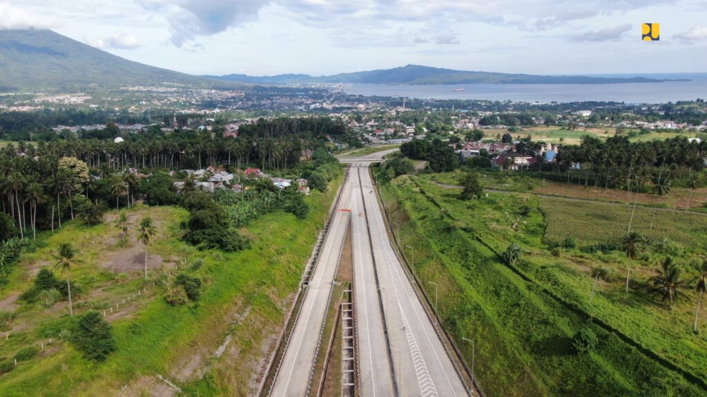 Resmi Beroperasi, Ini Penampakan Jalan Tol Manado-Bitung - MONITOR