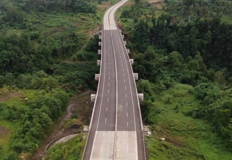 Jalan Tol Manado-Bitung Siap Beroperasi Penuh