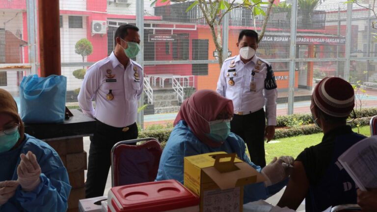 Pantau Vaksinasi di Rutan Depok, Ini Pesan Kakanwil Kemenkum HAM Jabar