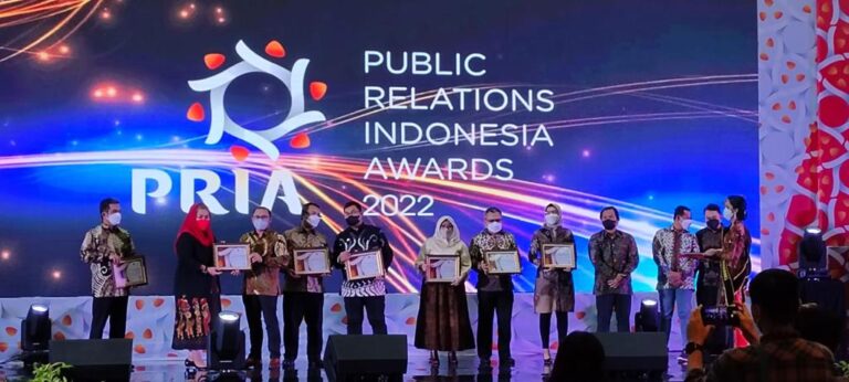 Kemendikbudristek Raih Penghargaan Pemberitaan Terpopuler di Media Cetak Tahun 2021