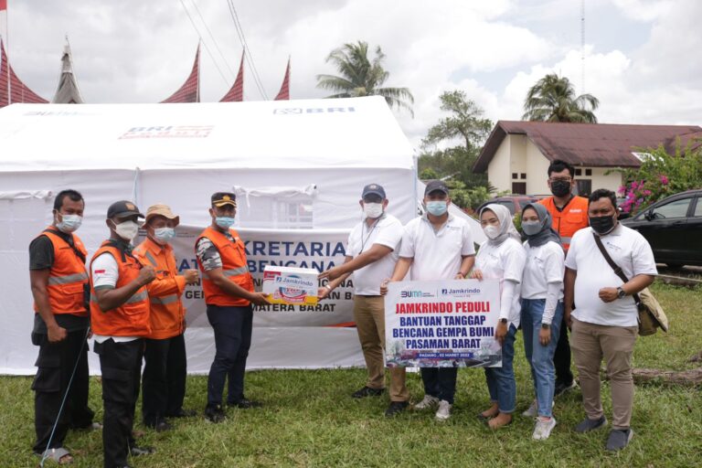 Jamkrindo Kembali Berikan Bantuan untuk Korban Gempa Sumbar