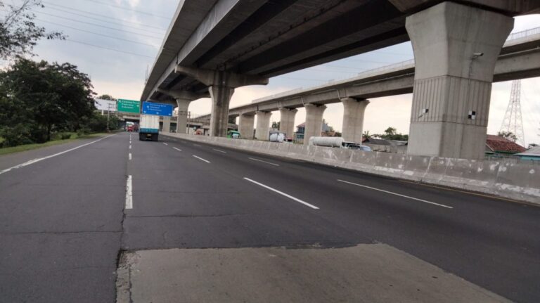 Jasa Marga Lakukan Rekonstruksi Rigid Pavement di Ruas Tol Jakarta-Cikampek
