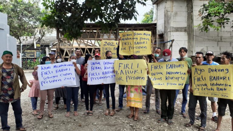Bawa Poster ‘Firli Bahuri for Presiden, Serikat Petani Depok Deklarasi Dukungan