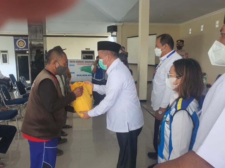 PT Jasamarga Pandaan Tol Salurkan 1.000 Paket Sembako untuk Warga
