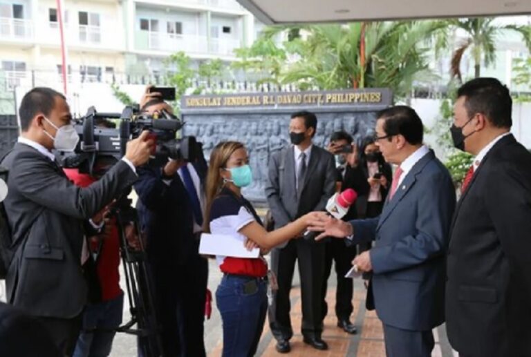KJRI Davao City Terbitkan Ribuan Paspor bagi WNI, Yasonna: Gratis!