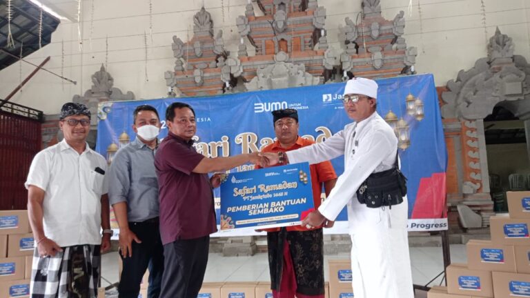 Safari Ramadan, Jamkrindo Bagikan Bantuan Paker Sembako di Denpasar