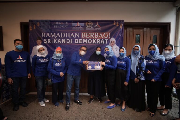 Bareng Srikandi, Demokrat DKI Tebar Sembako di Majelis Taklim Jakarta Selatan