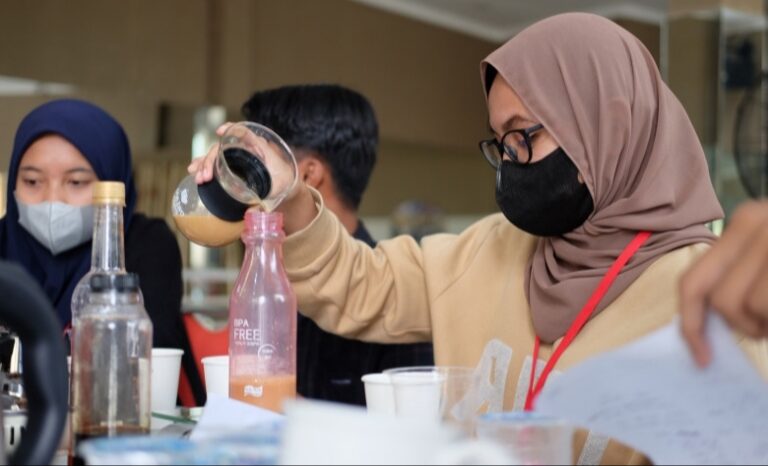 Puluhan Remaja Depok Ikuti Pelatihan Barista