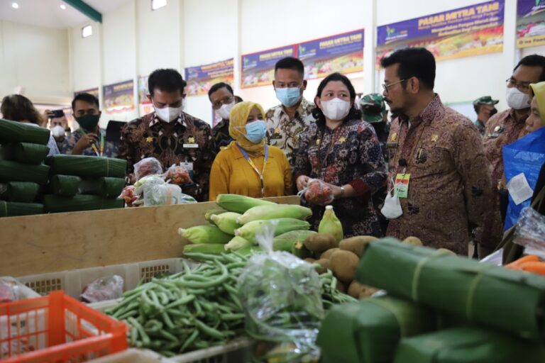 Kementan Bersama Pelaku Usaha Suplai Kedelai untuk Pengrajin Tahu dan Tempe