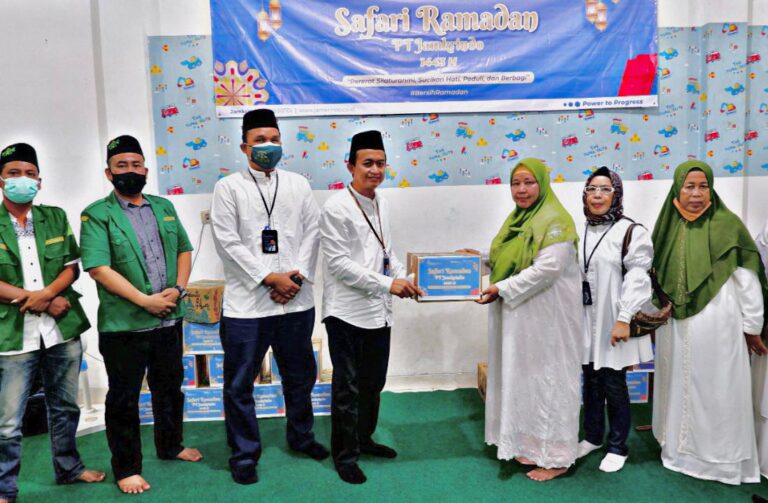 Safari Ramadan, Jamkrindo Bagikan Paket Sembako dan Al-Qur’an di Bandar Lampung
