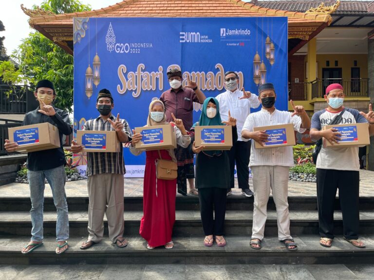 Jamkrindo Beri Bantuan Paket Sembako Tahap 2 di Provinsi Bali