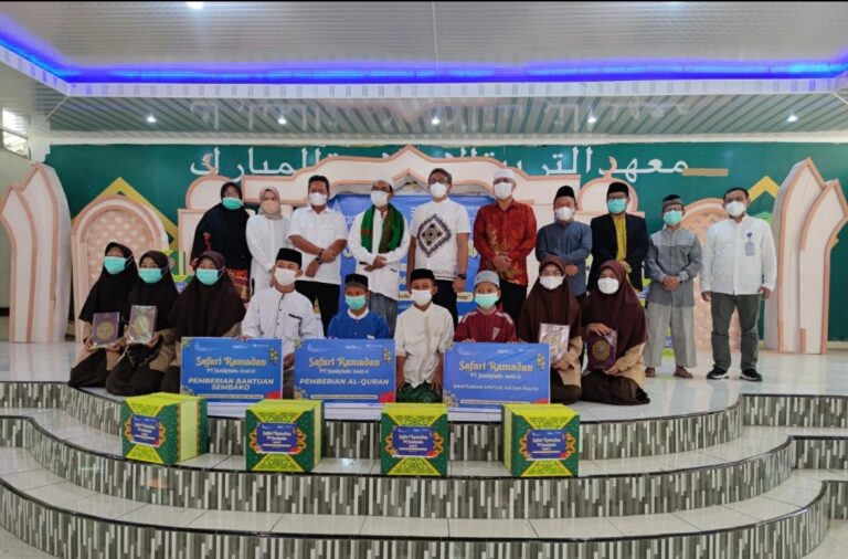 Jamkrindo Bagikan Paket Sembako dan Santunan