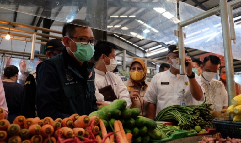 TPID Depok Monitoring Harga Kebutuhan Pokok di Pasar Sukatani