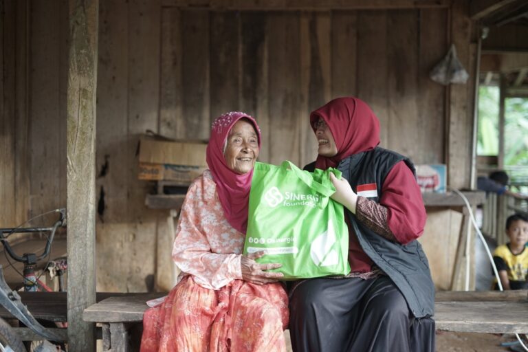 Sebarkan Kebahagiaan, Sinergi Foundation Jangkau Desa Pelosok
